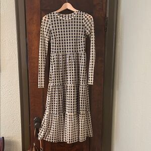 Chic Checkered Long Sleeve Dress